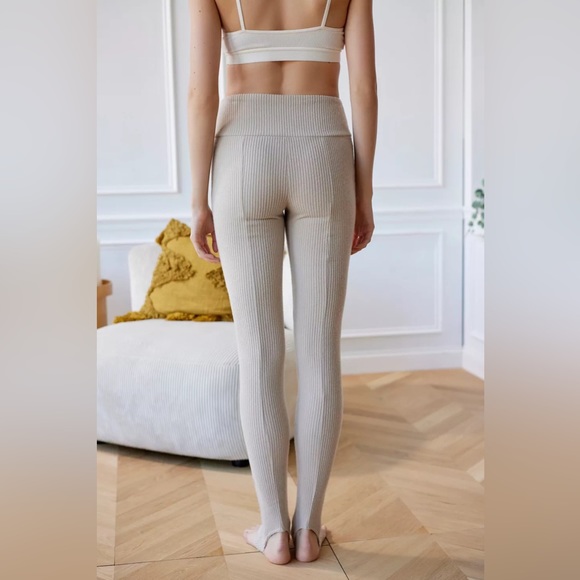 Urban Outfitters Out From Under Colette Ribbed Stirrup Legging - Picture 3 of 6
